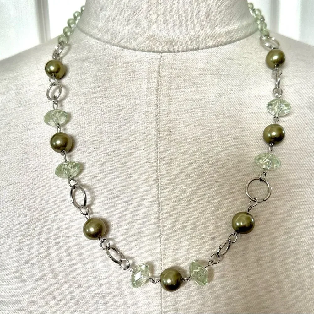 Green silver tone beaded necklace